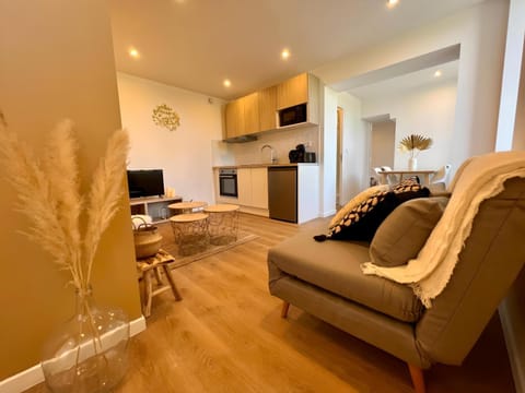 TV and multimedia, Kitchen or kitchenette, Living room, Seating area, Dining area, minibar