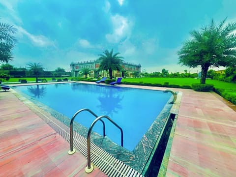 Swimming pool