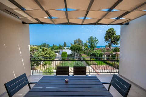Patio, View (from property/room), Balcony/Terrace, Dining area