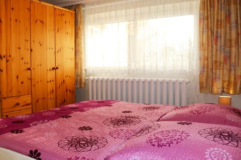 Bed, Photo of the whole room, Bedroom, internet, wardrobe