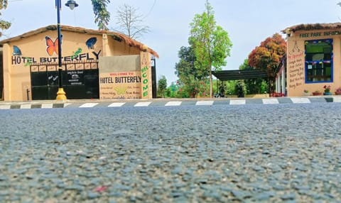 Property building, Day, Street view, Parking