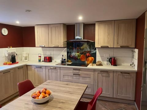 Coffee/tea facilities, Kitchen or kitchenette, minibar, pet friendly, stove, toaster