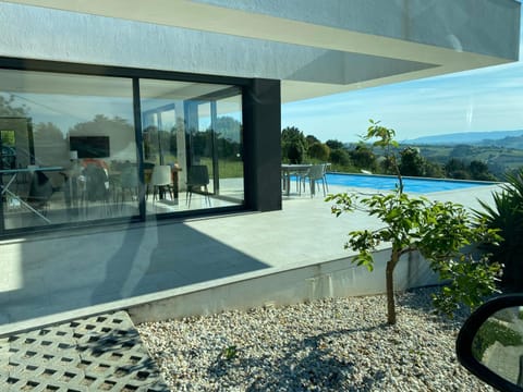 Property building, Day, Natural landscape, Garden, Balcony/Terrace, Garden view, Mountain view, Pool view, Swimming pool