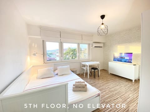 Bed, Photo of the whole room, Bedroom, towels, air conditioner