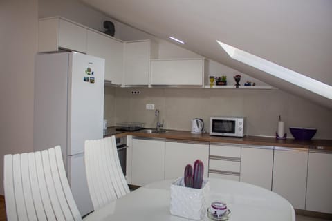 Dining area, dishwasher, minibar, pet friendly, stove, kitchen