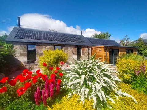 Braeside Cottage - Adorable 2 Bedroom Eco-Friendly Character Cottage House in Pitlochry