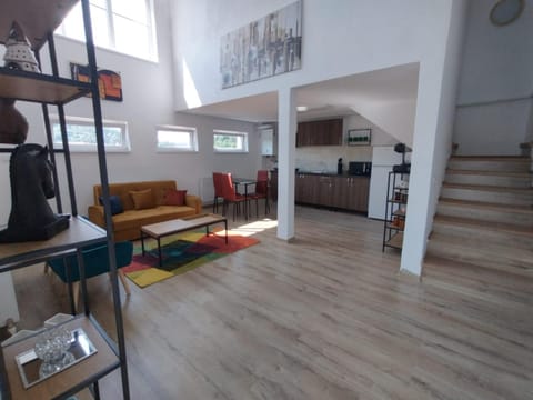 Kitchen or kitchenette, Living room