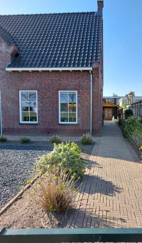 Facade/entrance, Garden