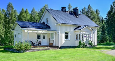 Property building, Day, Natural landscape, Summer, Garden