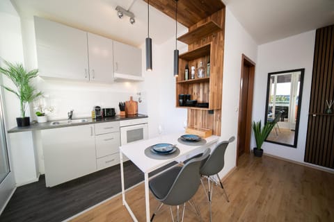 Kitchen or kitchenette, Dining area, pet friendly, stove