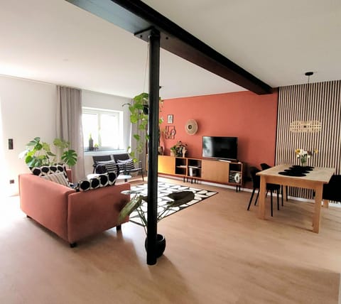 TV and multimedia, Living room, Dining area