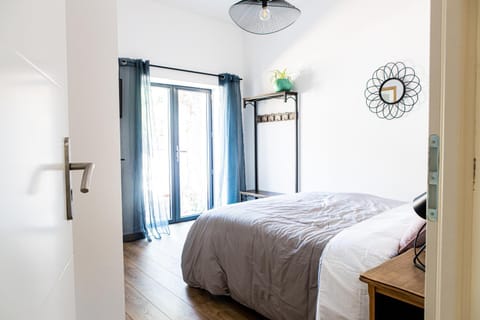 Chambre tropicale privée au coeur d'un village calme et proche du vignoble Vacation rental in Bourgogne-Franche-Comté