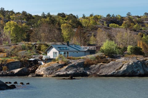 Property building, Spring, Day, Natural landscape, Mountain view, Sea view