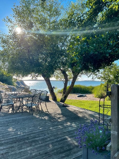 Patio, Day, Natural landscape, Garden, Dining area, Beach, Sea view