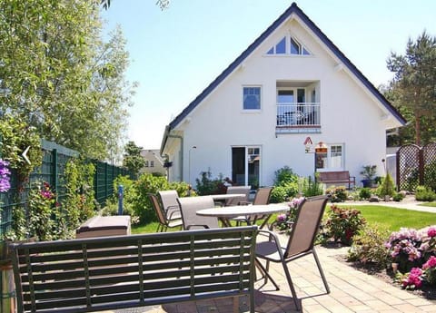 Property building, Spring, Day, Garden, Garden view, Internal: Not applicable to any particular room