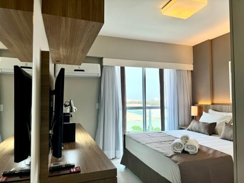 Bed, TV and multimedia, Photo of the whole room, Bedroom, towels