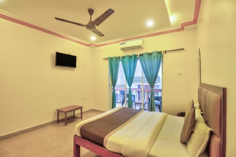 Photo of the whole room, Bedroom, air conditioner
