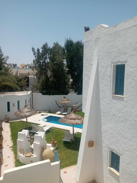 Patio, Pool view, Swimming pool, sunbed