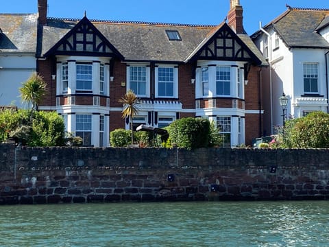 A unique and spacious river front property House in Teignmouth