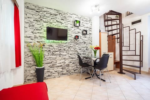 Communal lounge/ TV room, TV and multimedia, Living room, Dining area, Breakfast, Lunch, Dinner
