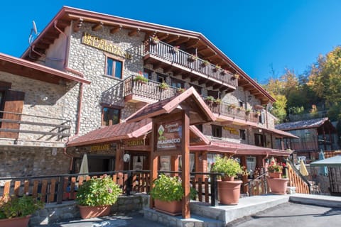 Facade/entrance