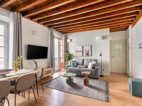 TV and multimedia, Seating area, Dining area