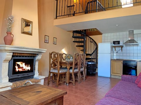 Kitchen or kitchenette, Living room, Dining area, flat iron, pet friendly