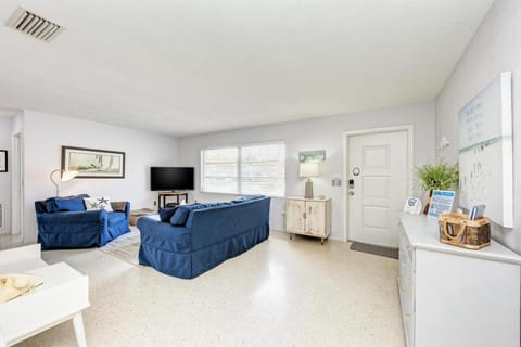 Hav Anna Holiday 211 Periwinkle Plaza House in Holmes Beach