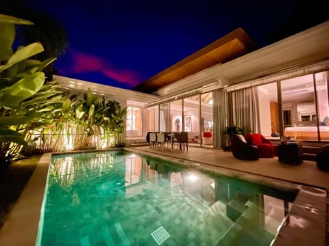 Swimming pool, Swimming pool