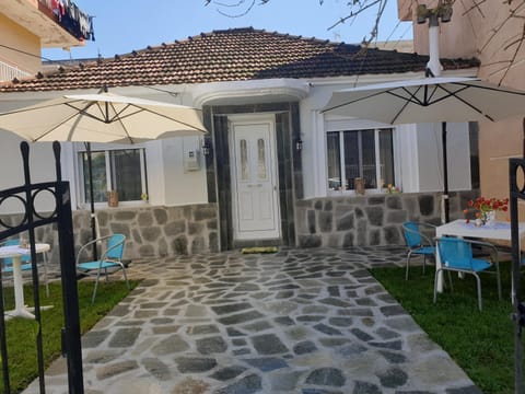 Dimitri's house House in Nea Peramos