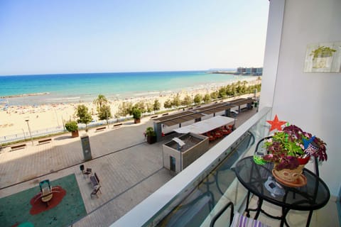 Communal lounge/ TV room, Day, View (from property/room), Balcony/Terrace, Beach, Sea view