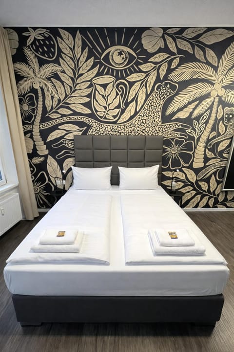 Bed, Photo of the whole room, Bedroom, towels