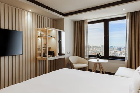 Bed, TV and multimedia, Coffee/tea facilities, View (from property/room), Bedroom, Drinks