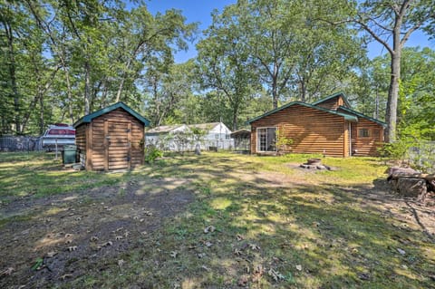Charming Houghton Lake Cottage with Backyard! House in Houghton Lake