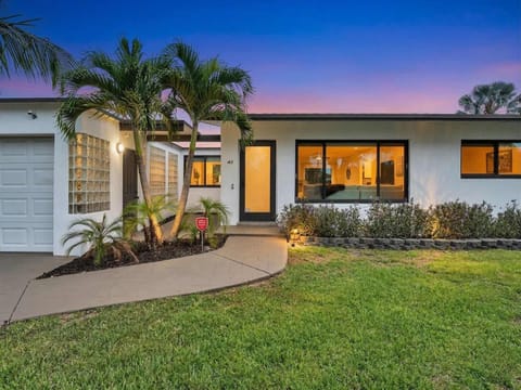 Walk 2 Wilton! Heatd Pool & 10 min to Bch Las Olas House in Wilton Manors