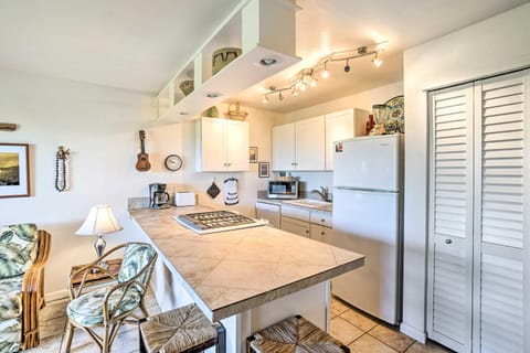 Kaunakakai Escape Heated Pool and Beach Access Apartment in Kaunakakai