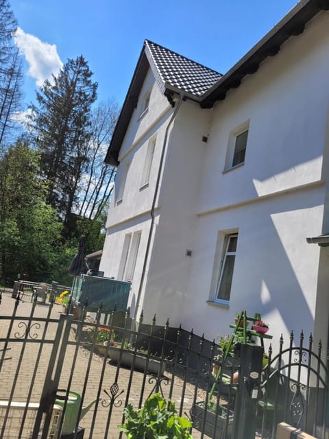 Property building, Day