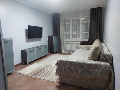 Communal lounge/ TV room, TV and multimedia, Living room, Seating area, Bedroom