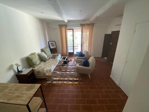 Bed, TV and multimedia, Living room, Seating area, Bedroom