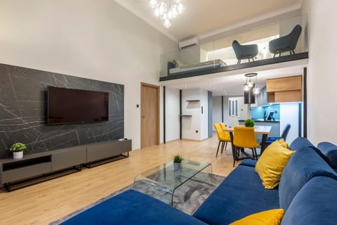 Communal lounge/ TV room, TV and multimedia, Living room, Dining area, Evening entertainment