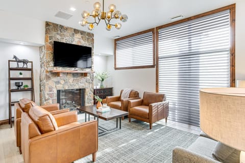 Mountain-View Condo in the Heart of Edwards! Apartment in Edwards