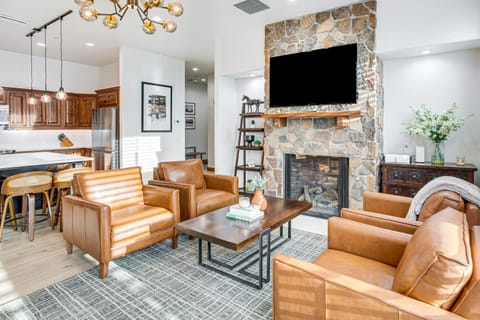 Mountain-View Condo in the Heart of Edwards! Apartment in Edwards