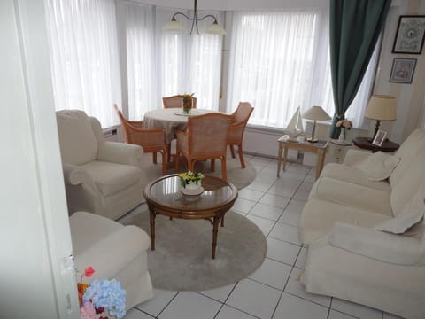 appartement nabij station op begane grond in residentie jane - niet goed geld terug garantie - 10 minuten tot centrum brugge Apartment in Bruges