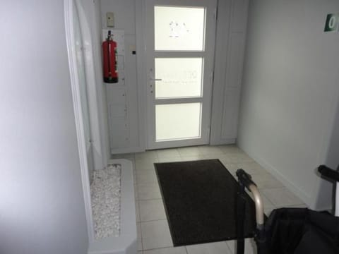 appartement nabij station op begane grond in residentie jane - niet goed geld terug garantie - 10 minuten tot centrum brugge Apartment in Bruges