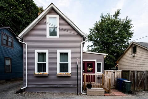 Historic Comfy German Village Haus sleeps6petsOK House in German Village