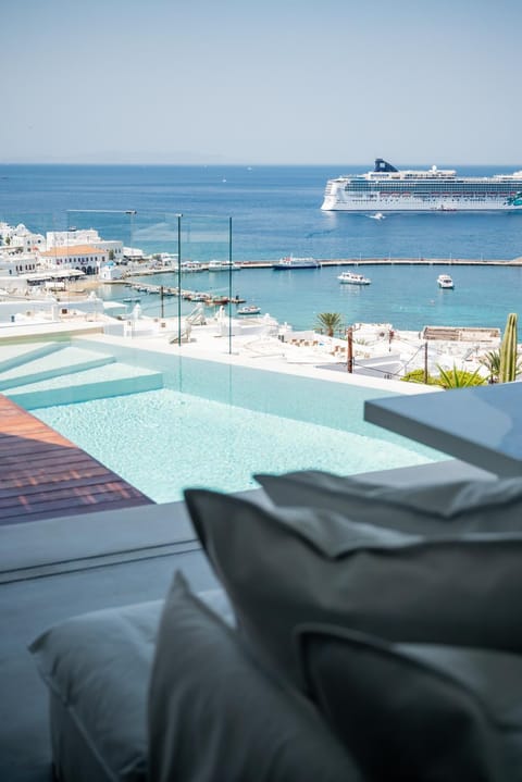 View (from property/room), Sea view, Swimming pool
