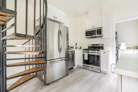 Kitchen or kitchenette, dishwasher, minibar, oven, pet friendly, stove, toaster, dryer