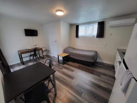 Bed, TV and multimedia, Kitchen or kitchenette, Living room, Dining area, air conditioner