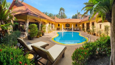 Swimming pool, sunbed