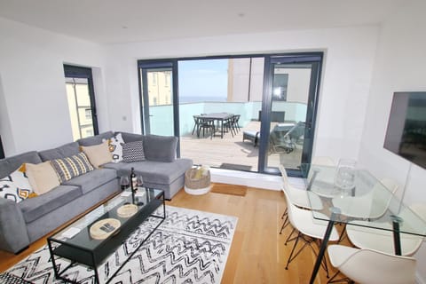 TV and multimedia, Balcony/Terrace, Living room, Seating area, Dining area, Sea view
